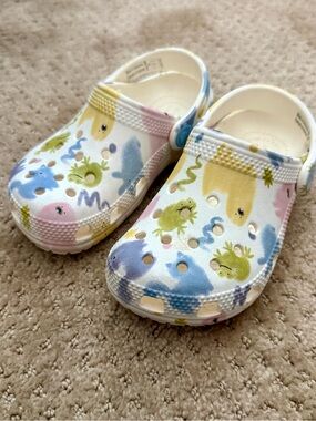 New Crocs - Critters size C9